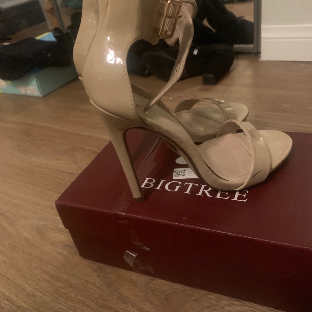 Nude heels - Picture 2 of 3